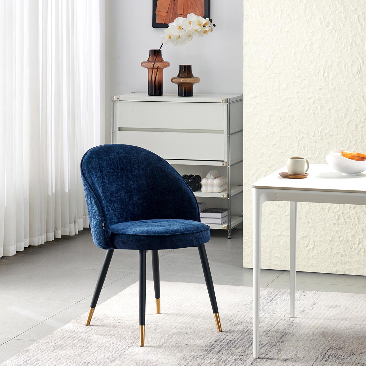 Silla Roodas Azul En Perspectiva Frontal Con Desayunador