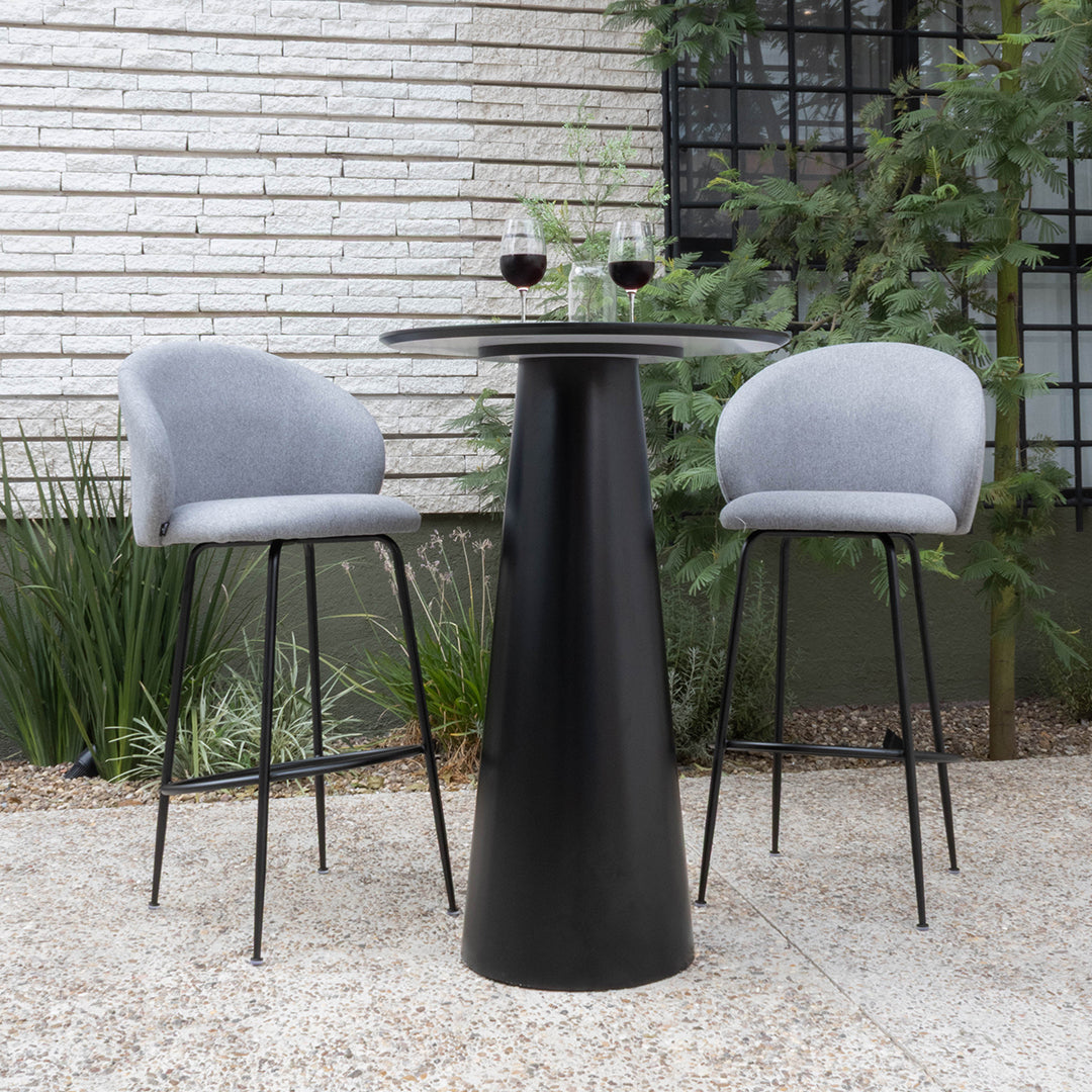 Desayunador en Exterior con dos Bancos Capris con Mesa Granada