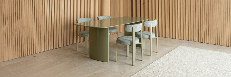 Comedor Cali en Verde Pistaccio, ambientado en un comedor luminoso