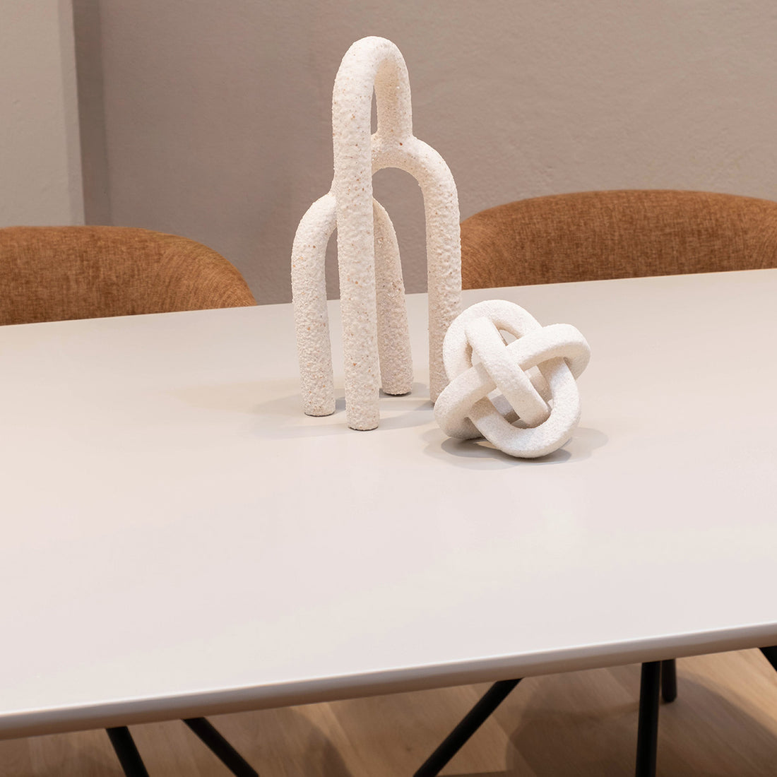 Mesa de Comedor Río Greige, vista de detalle en comedor