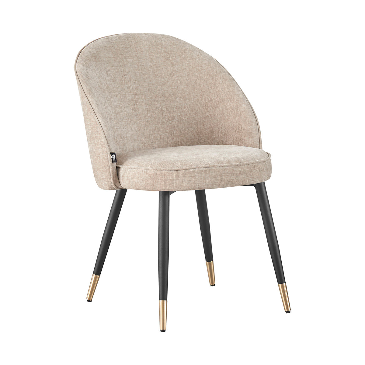 Silla Roodas Beige fondo blanco vista en perspectiva frontal