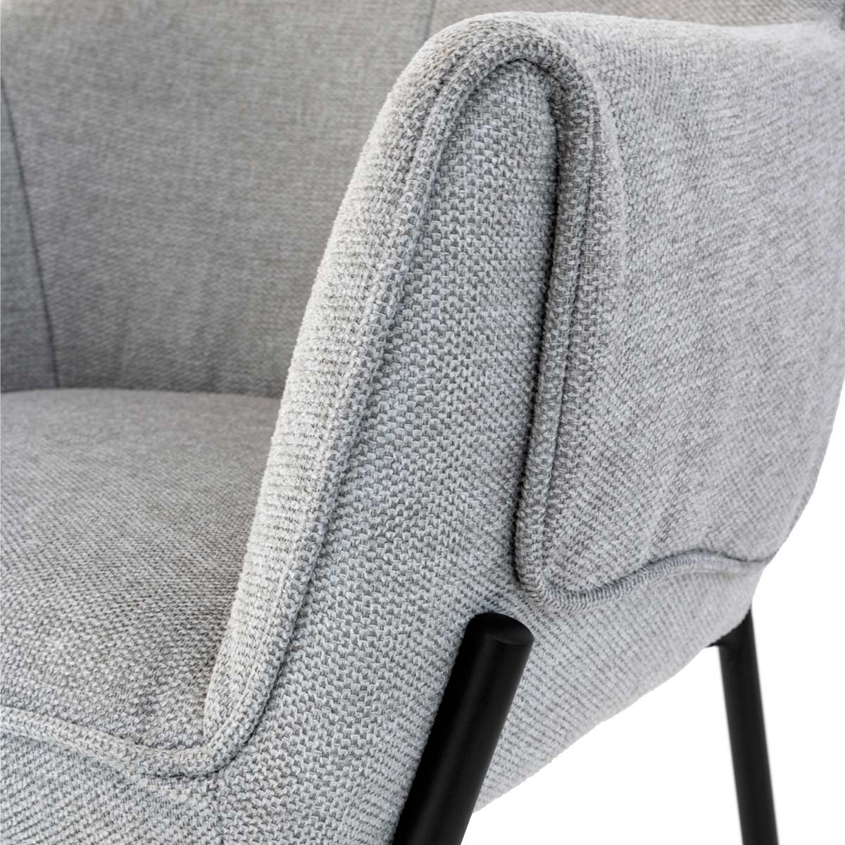 Detalle reposa brazos Silla Toronto para negra color gris en fondo blanco