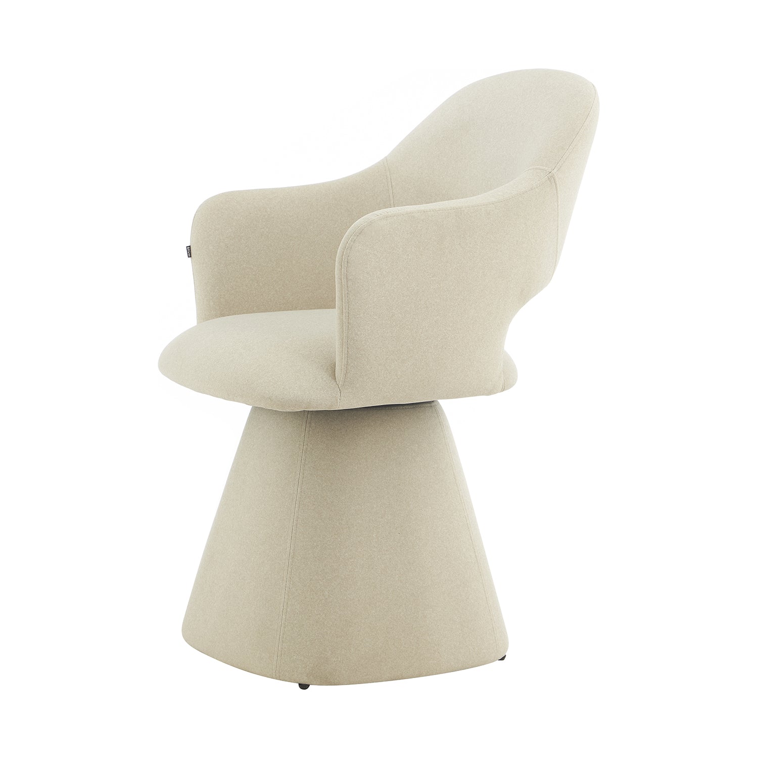 Silla Muscat Beige Vista en Perspectiva Pronunciada con Fondo Blanco