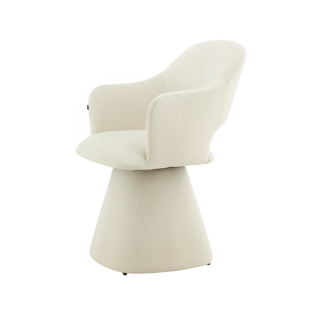 Silla Muscat Crema Vista en Perspectiva Pronunciada con Fondo Blanco