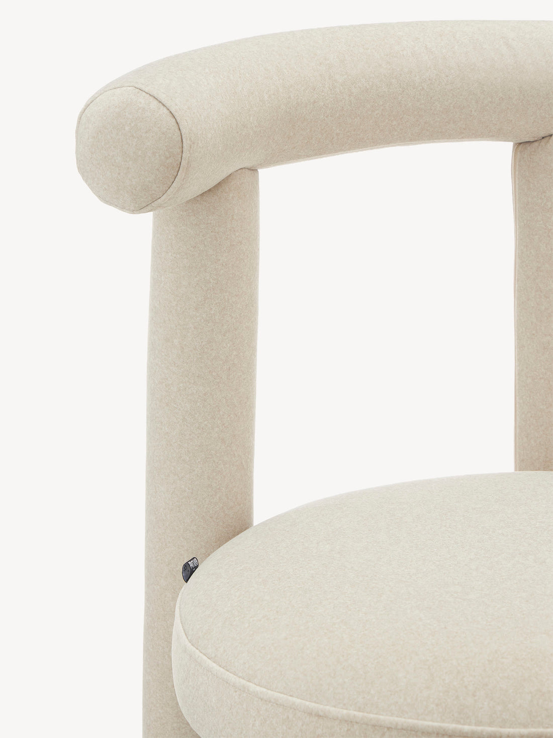 Silla de diseño Milán beige, detalle