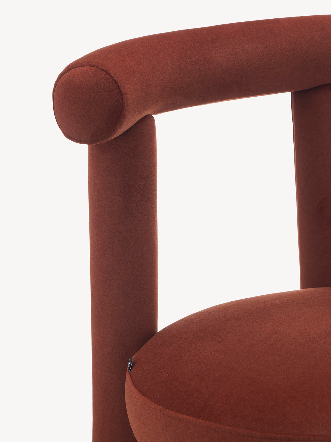 Silla de diseño Milán ocre, detalle