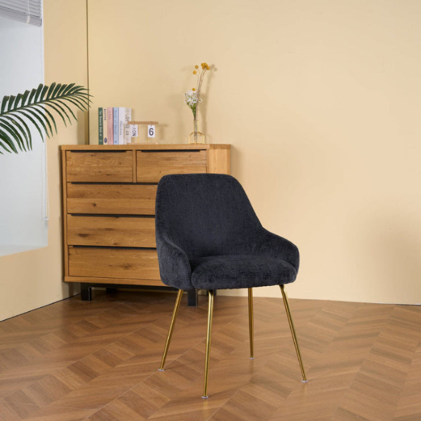 SILLA SEÚL NEGRA VISTA EN CUARTO MINIMALISTA