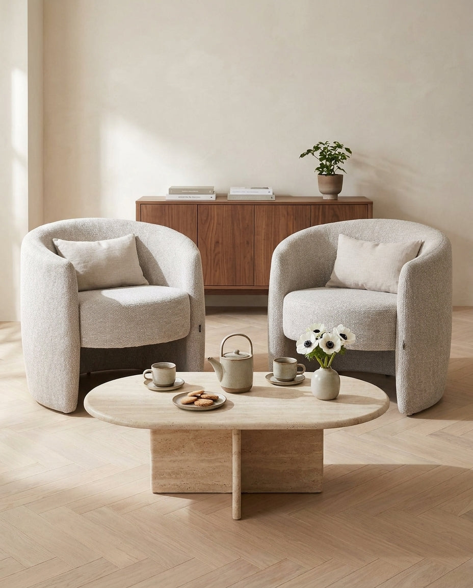 Par de Sillones Perth beige junto a mesa con servicio de té